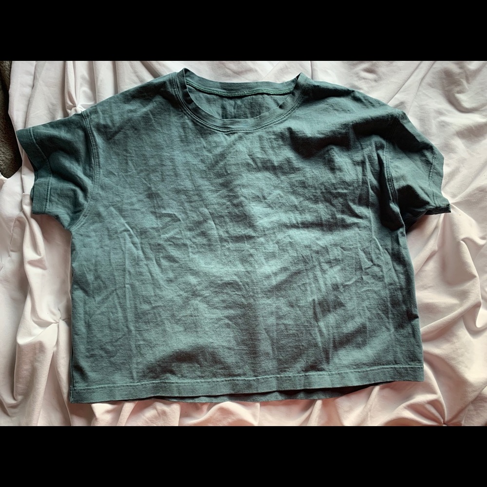 Lululemon workout crop top